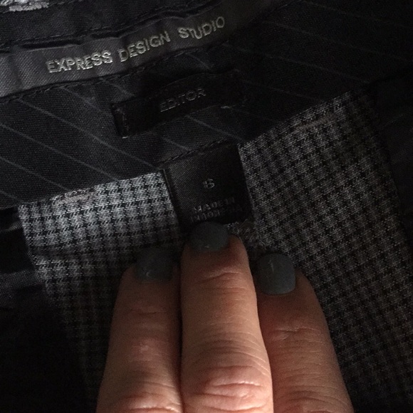 Express Shorts - Picture 2 of 3